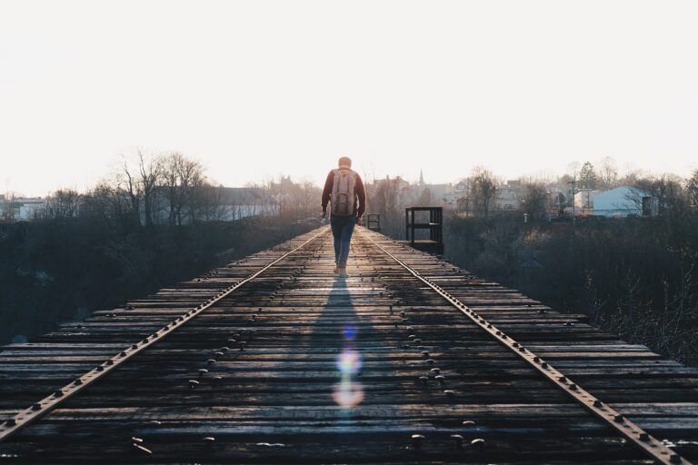train-tracks-1081672_1280
